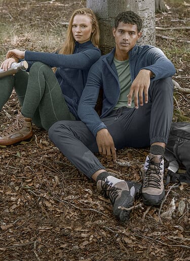Natural outdoor clothing based on the layering principle.