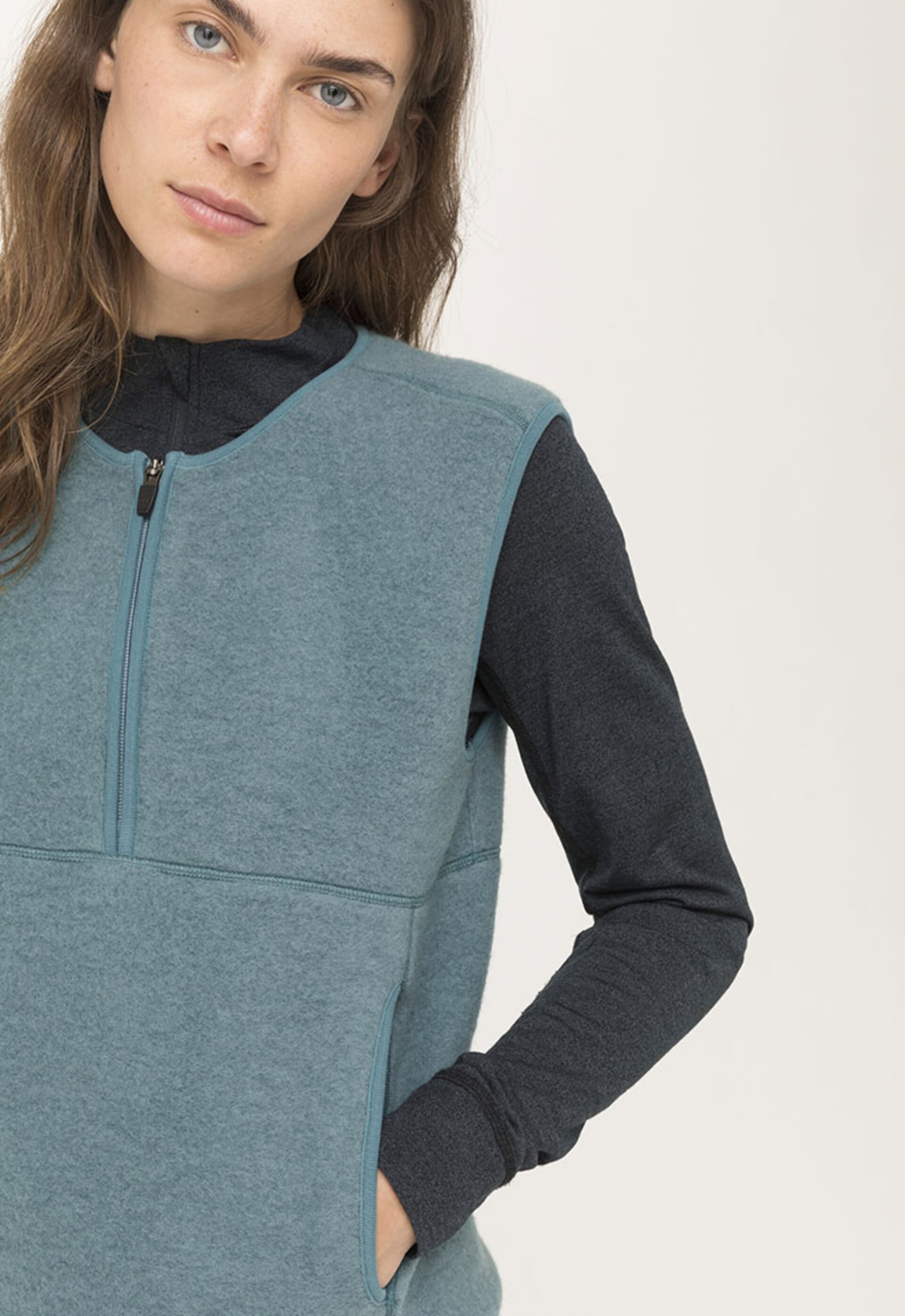 Highly functional and warming: wool fleece made from organic merino.