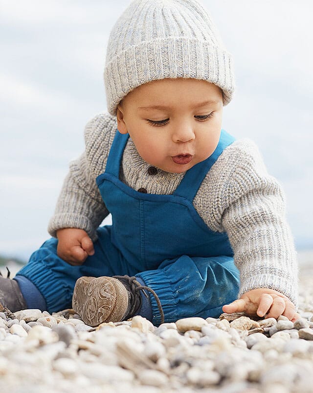 Softshell dungarees made of organic cotton with an eco finish.
