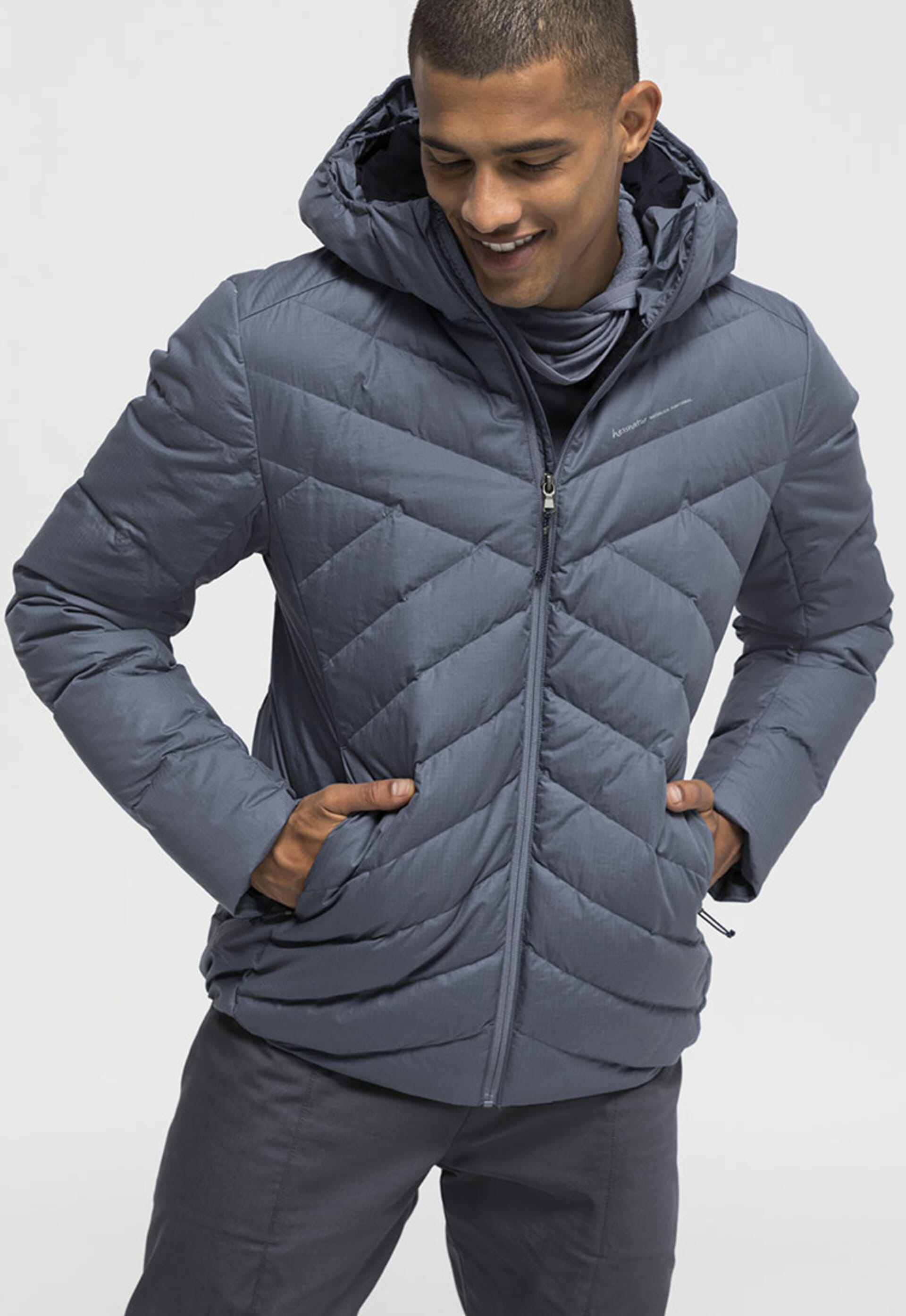 Outdoor quilted jacket for men.